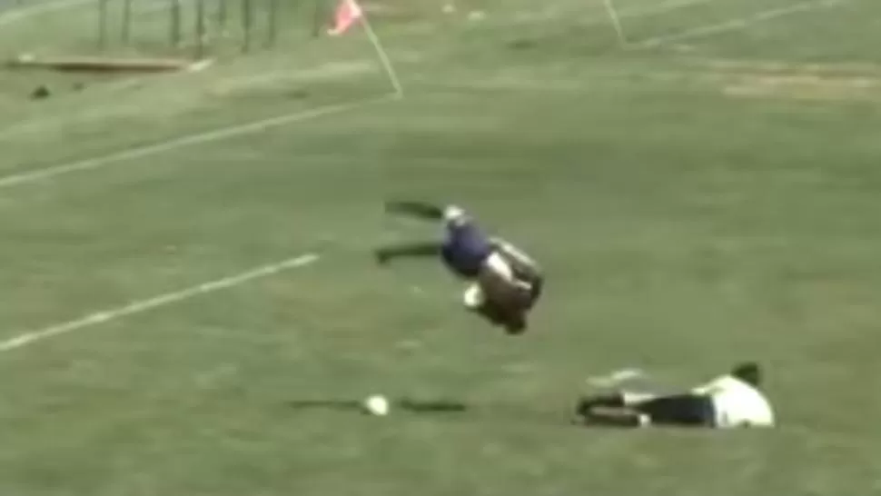 Video: dio un salto mortal y marcó un gol increíble
