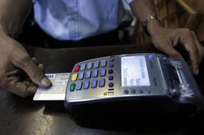 Ponen bajo la lupa las comisiones de las tarjetas