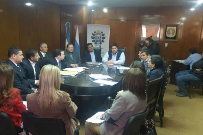 El secretario de Hacienda fue al Concejo, pero la oposición no quedó conforme
