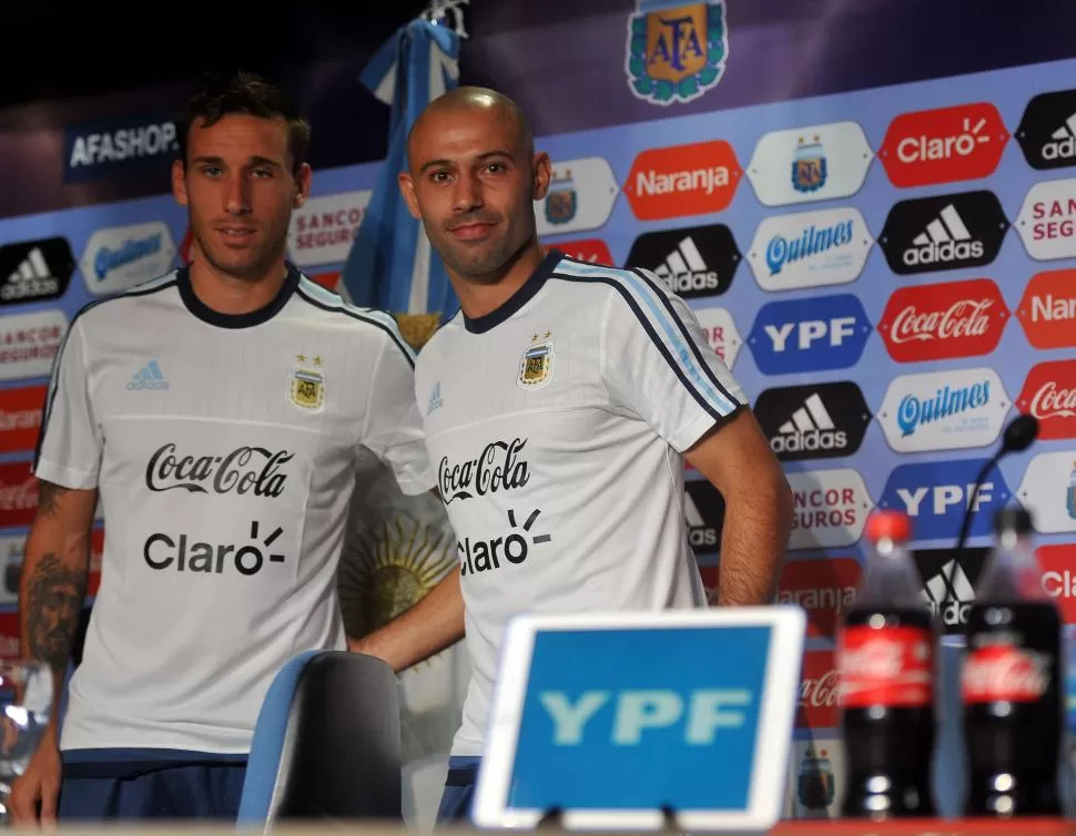 “NO ME ESCONDO”. Javier Mascherano ofreció ayer la conferencia de prensa junto a Lucas Biglia y no se guardó nada. telam