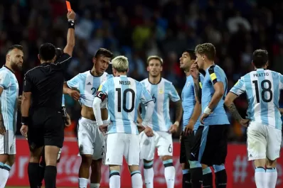 Video: el palo de Dybala, la expulsión y un llanto desconsolado