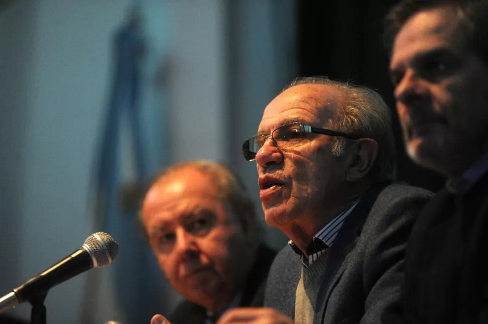 EN SESIÓN. García presidió ayer el debate de la Asamblea Universitaria. la gaceta / foto de franco vera