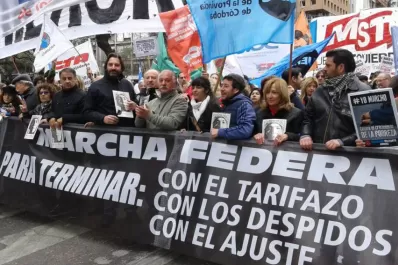 Llega a Plaza de Mayo la “Marcha Federal”