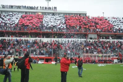 Los hinchas de San Martín expresan su bronca por las entradas