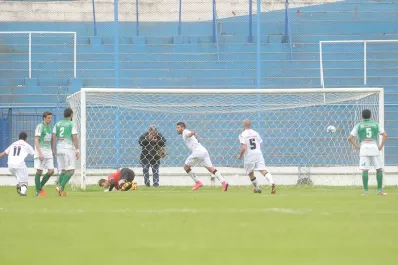 San Jorge tropezó en el debut ante Altos Hornos Zapla