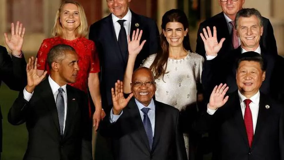 JUNTOS. Barack Obama en la foto de familia, al comienzo de la Cumbre del G-20. detrás Juliana y el presidente Macri. FOTO TOMADA DE CLARIN.COM