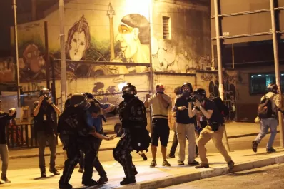 Reprimen a los anti Temer