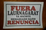 Arrojaron volantes en Canal 10 en contra de uno de los miembros de su Directorio