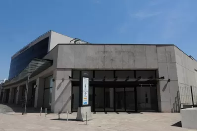El teatro del ex Abasto pasa a manos de la Municipalidad