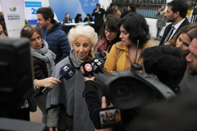 Carlotto llamó a estar alerta ante Macri