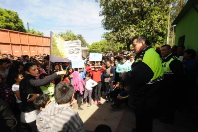 Estudiantes de Alto Verde discutieron con jefes policiales