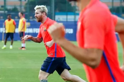 Messi volvió a las prácticas en Barcelona y podría jugar en la Liga