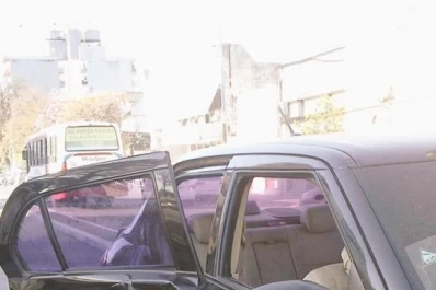 Violento choque entre dos autos en la esquina de Casal
