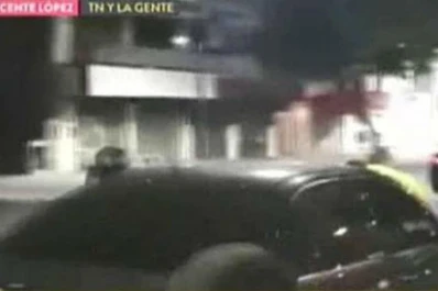 Intentó evitar un control de alcoholemia y se llevó en el capot a un agente de tránsito