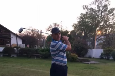 Landivar alzó el trofeo del torneo de abogados