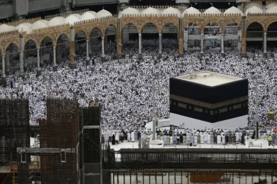 Casi 2.000.000 de musulmanes peregrinan hacia La Meca