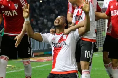 Mina no falló y River le ganó a Talleres en Córdoba