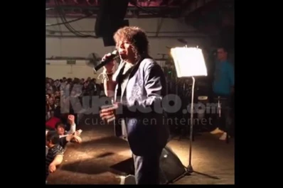 La Mona Jiménez paró un show para dar un anuncio