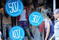 Rebajas de hasta el 50%: los comerciantes buscan salvar una temporada de pocas ventas