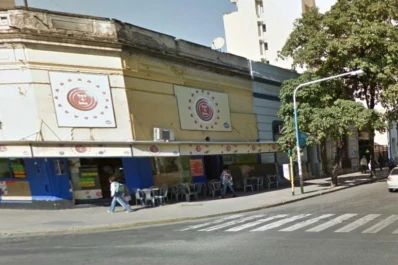 Agredió al dueño de un bar con el pico de una botella