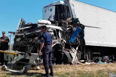 Dos camioneros murieron en un choque en Santa Fe: uno era tucumano