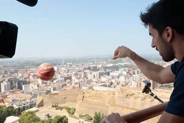 Video: Facundo Campazzo encestó a más de 60 metros de altura