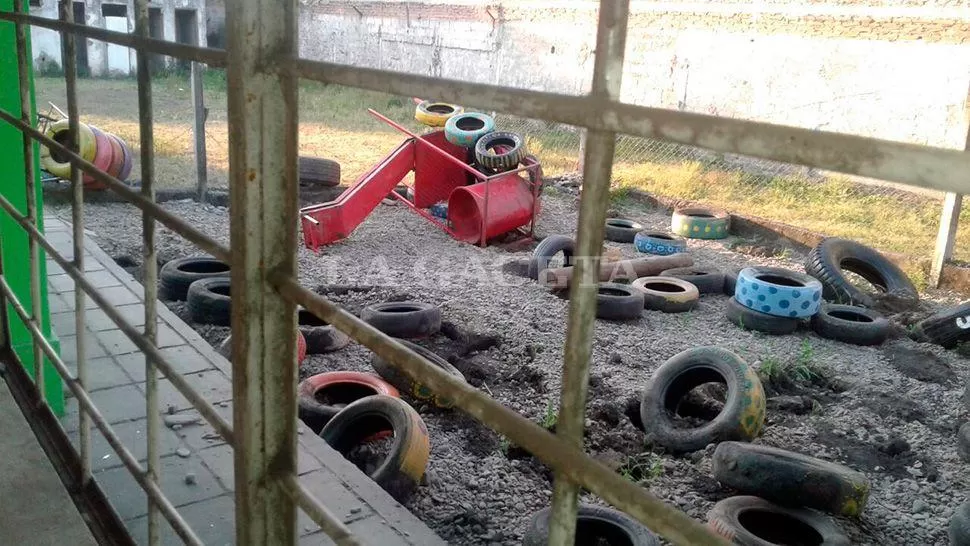 Destruyeron hasta el patio de juegos de una escuela especial de Banda del Río Salí