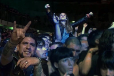 Propuestas para ir al cine con la historia del heavy metal argentino o una sátira italiana