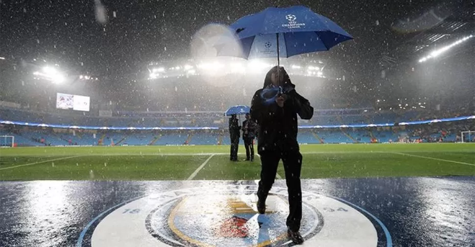 El partido de Manchester City y Borussia Mönchengladbach se postergó por las fuertes lluvias