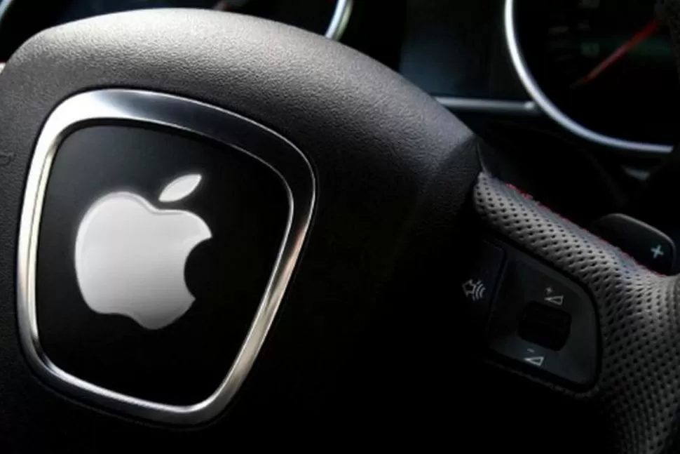 Apple busca desarrollar su propio software para vehículos autónomos