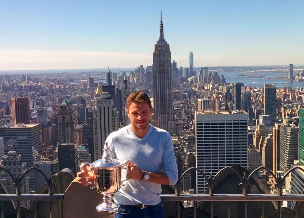 ENORME FESTEJO. “Stan” posó con el trofeo en Nueva York. Reuters