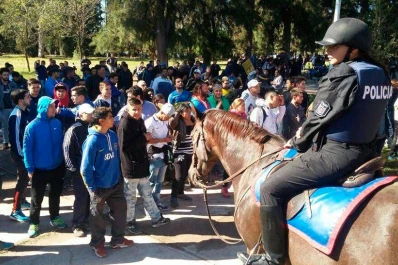 En Mendoza, miles de hinchas pugnan por su entrada para ver a Boca