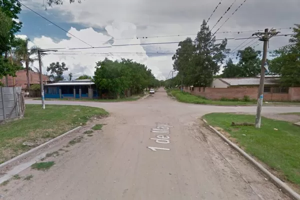 La amenazaron con un cuchillo y le quitaron la cartera, pero fueron detenidos