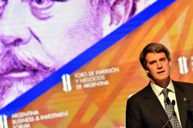 Prat-Gay prometió que enviará al Congreso un proyecto para modificar el impuesto a las Ganancias