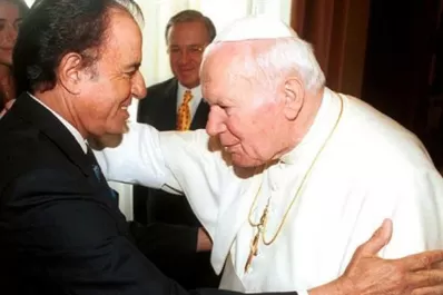 El papa Francisco recibirá a Carlos Menem el lunes