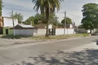 Iba en una moto, lo chocó una camioneta y murió