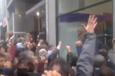 Video: Del Potro paralizó a la gente, que se agolpó en las calles para ver el triunfo sobre Murray