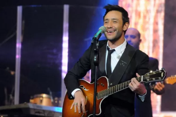 Suspiros de amor, sonidos autóctonos y todo el magnetismo de Luciano Pereyra