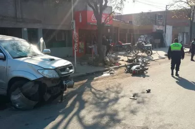 Esperaba el colectivo, la atropelló una camioneta y le amputaron una pierna