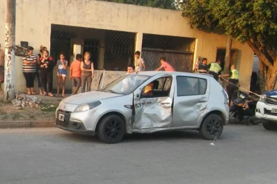 Un motociclista murió tras chocar contra un auto en barrio Victoria