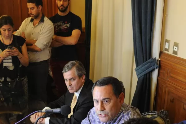 Manzur decretó la urgencia y Jaldo pegó el faltazo