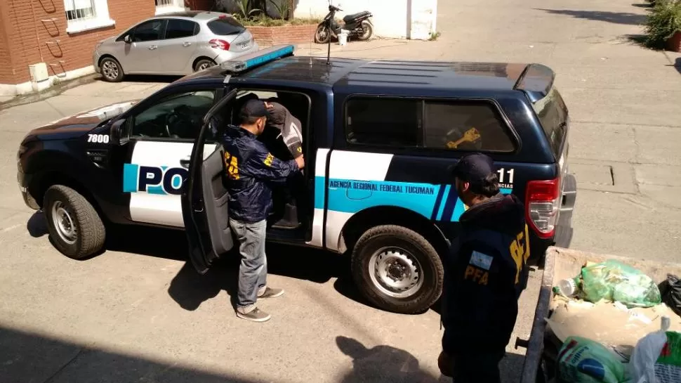 LA CAPTURA. Efectivos de la Policía Federal atraparon a Menéndez mientras caminaba por las calles de Barrio Sur. policía federal