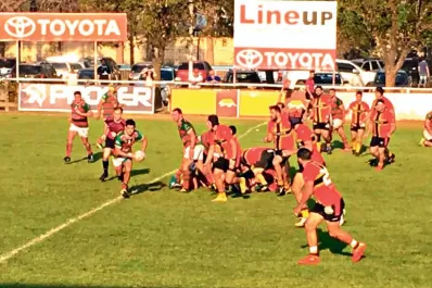 Huirapuca goleó y quedó como uno de los punteros