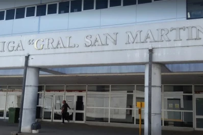 Una mujer fue atacada a puñaladas delante de sus hijos