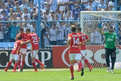 Atlético no pudo con Estudiantes, que se quedó con la punta y le quitó el invicto
