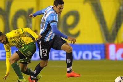 Racing recibe a Defensa para prenderse arriba