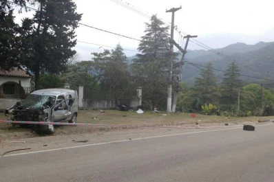 Se salvaron de milagro tras impactar contra una columna