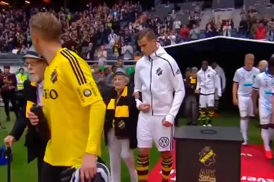 Video: en lugar de ingresar con niños, un equipo sueco lo hizo acompañado de ancianos