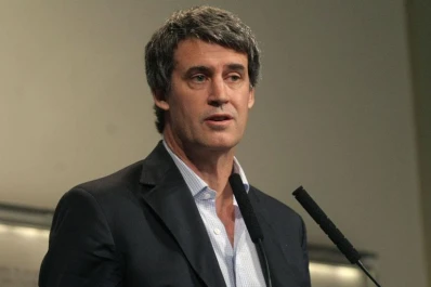 Prat-Gay anunció Argentina necesitará entre U$S 10.000 y U$S 15.000 millones de deuda en 2017