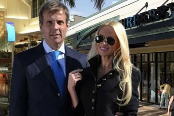 Toquetones: Luciana Salazar y Martín Redrado, muy mimosos en un avión